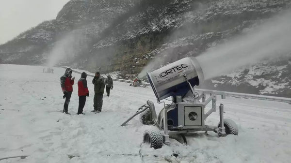 人工造雪機